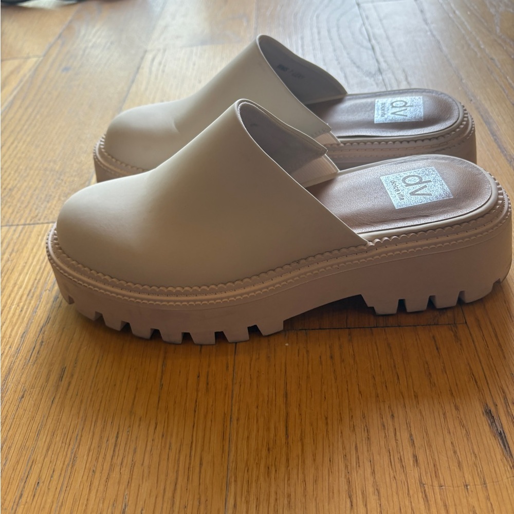 Dolce Vita Cream Slip-On Shoes - Picture 3 of 4